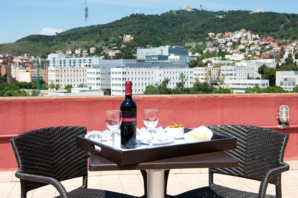 Фото Отель Catalonia Park Güell
