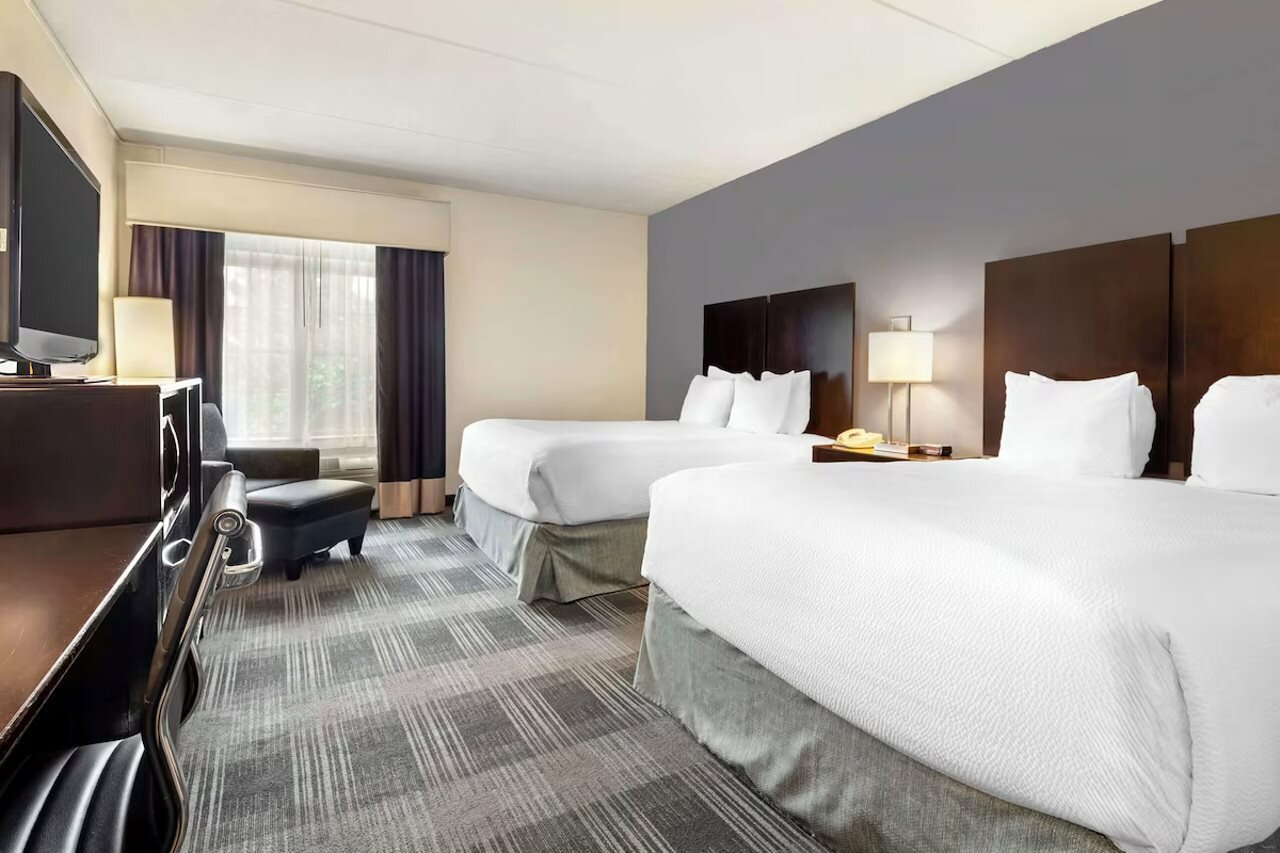 Фото Best Western Hartford Hotel & Suites