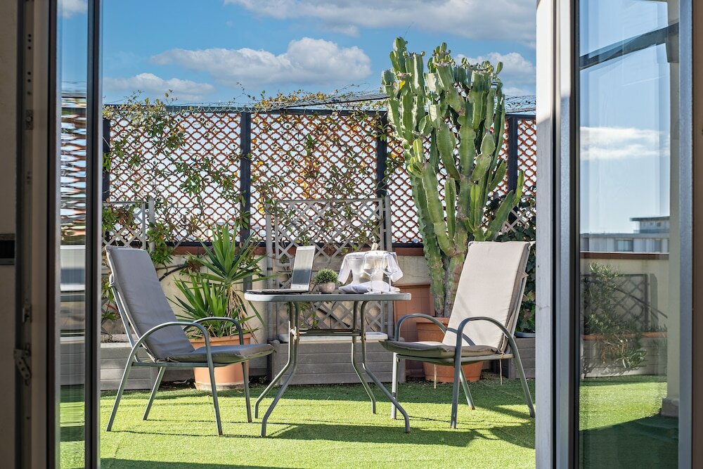 Фото Penthouse Station Luxury Suites & Apts