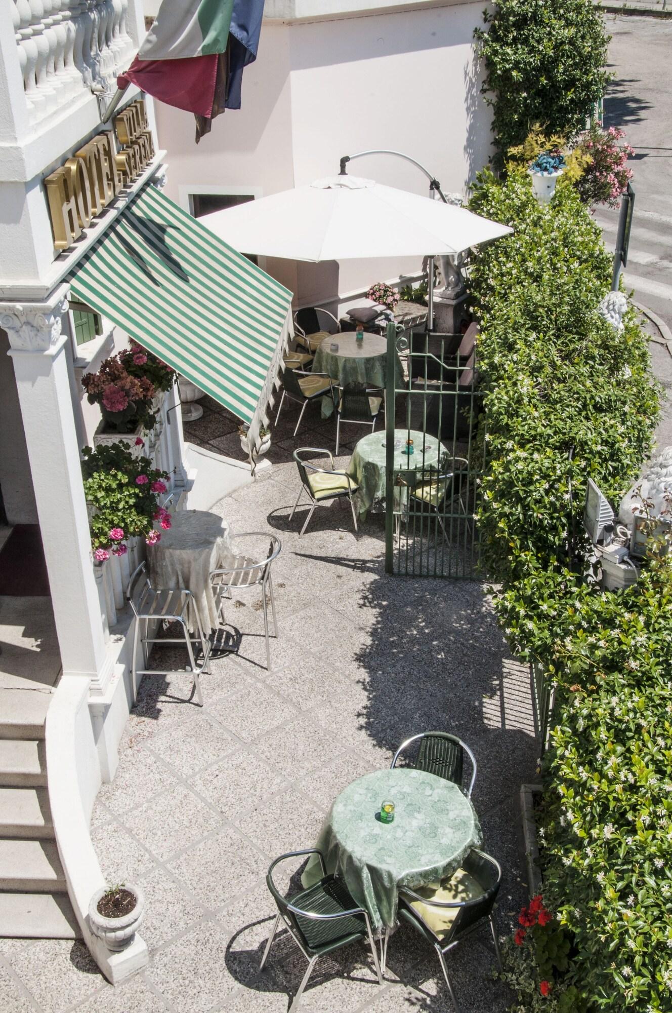 Фото Hotel Villa Serena