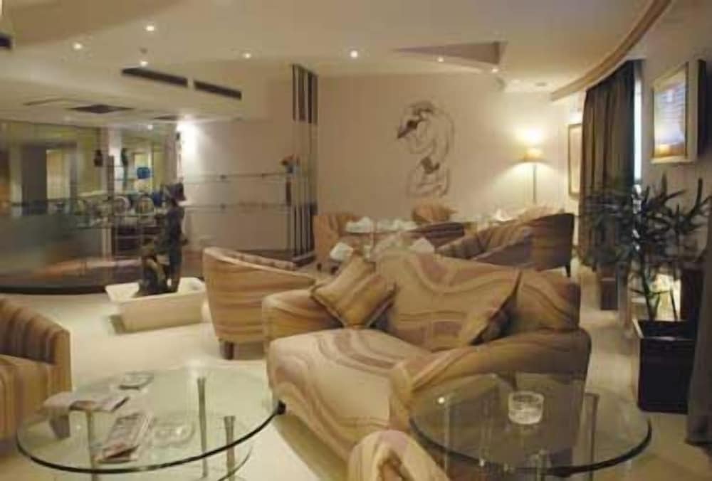 Фото Фор Пойнтс бай Шератон Лахор