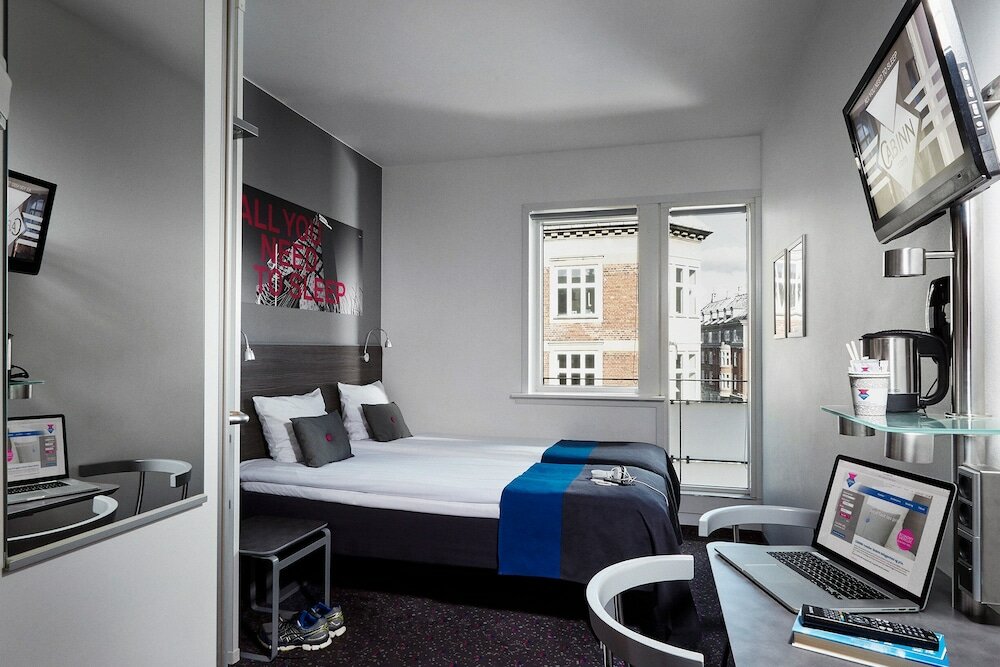 Фото отеля 2