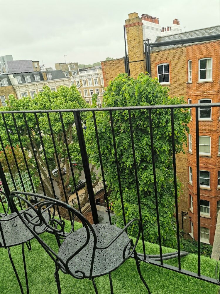 Фото Twenty Nevern Square Hotel