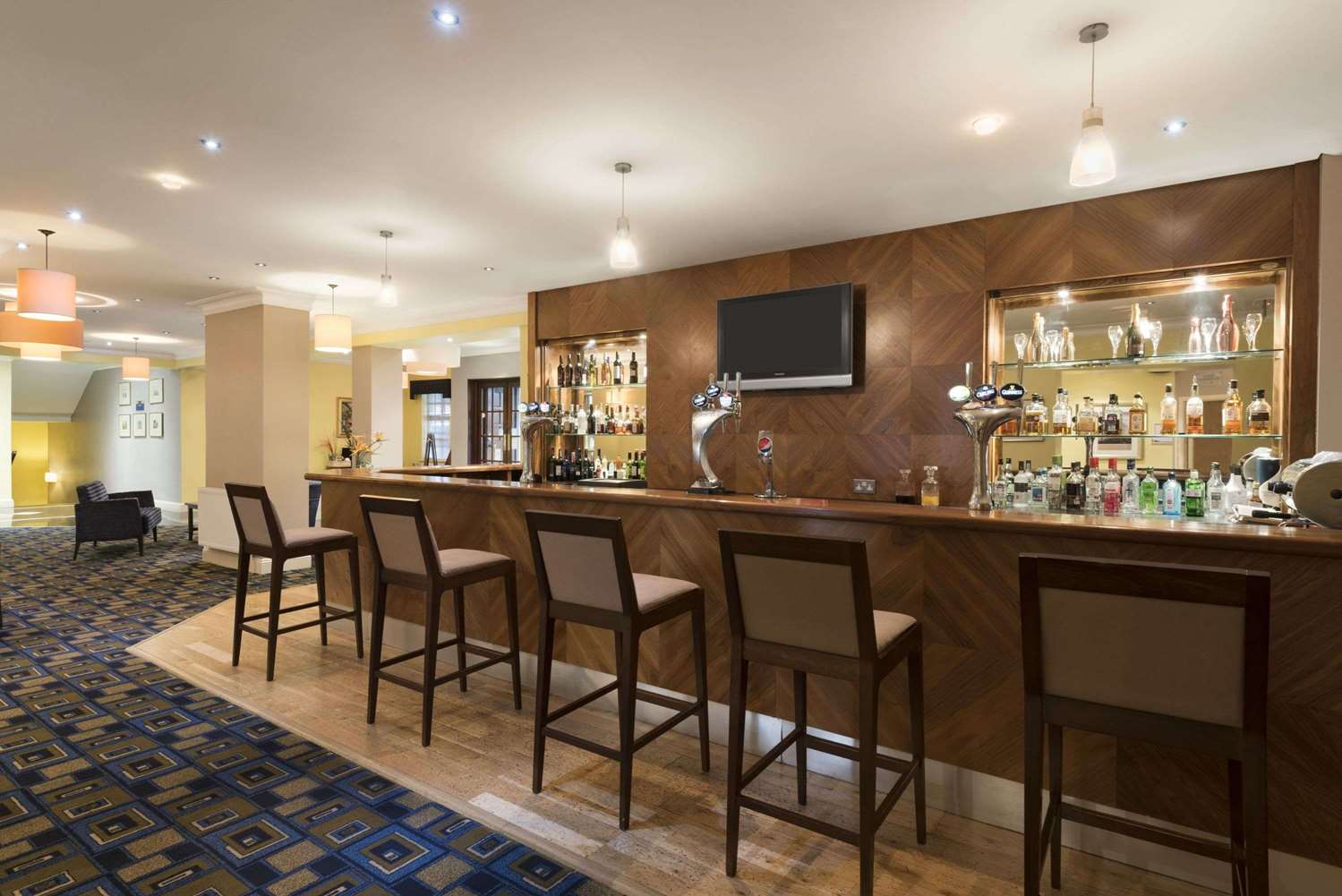 Фото Ramada by Wyndham Loughborough Hotel