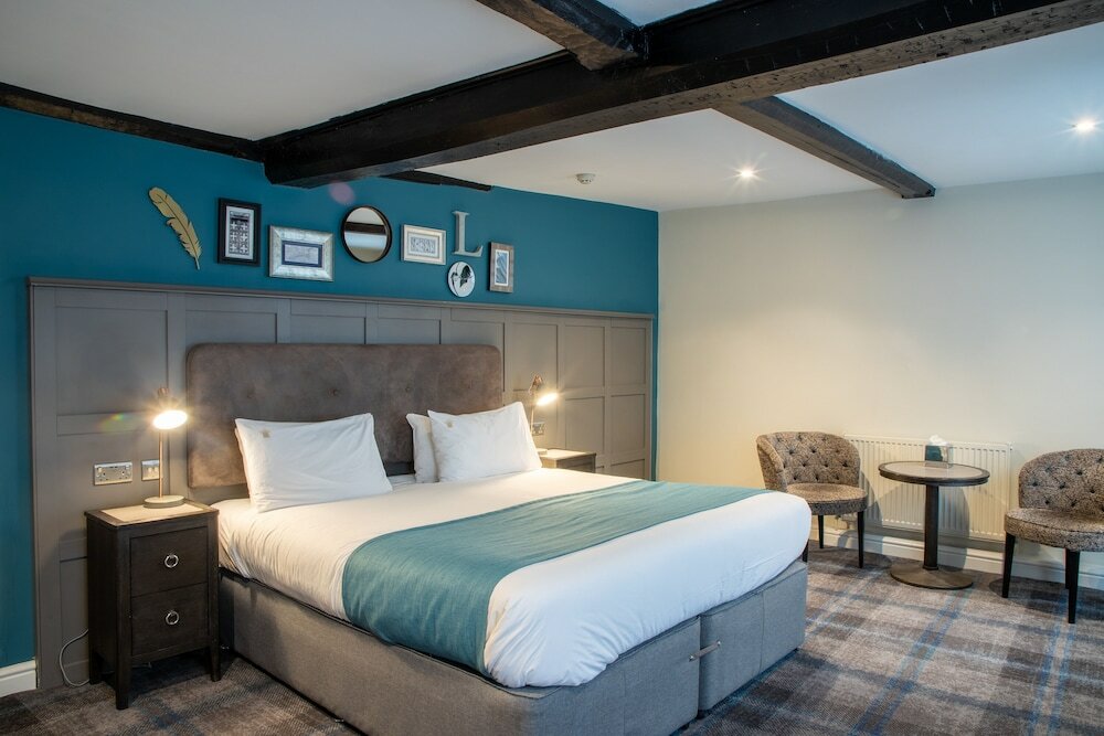 Фото The Feathers Hotel