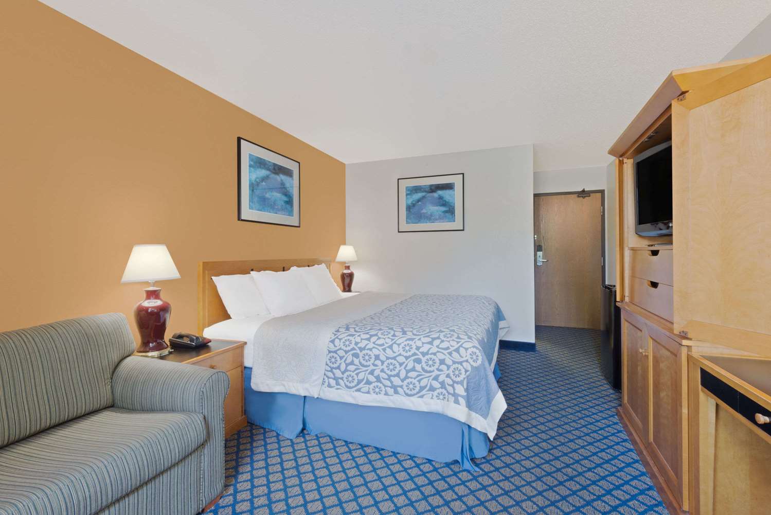 Фото Days Inn by Wyndham Brunswick Bath Area