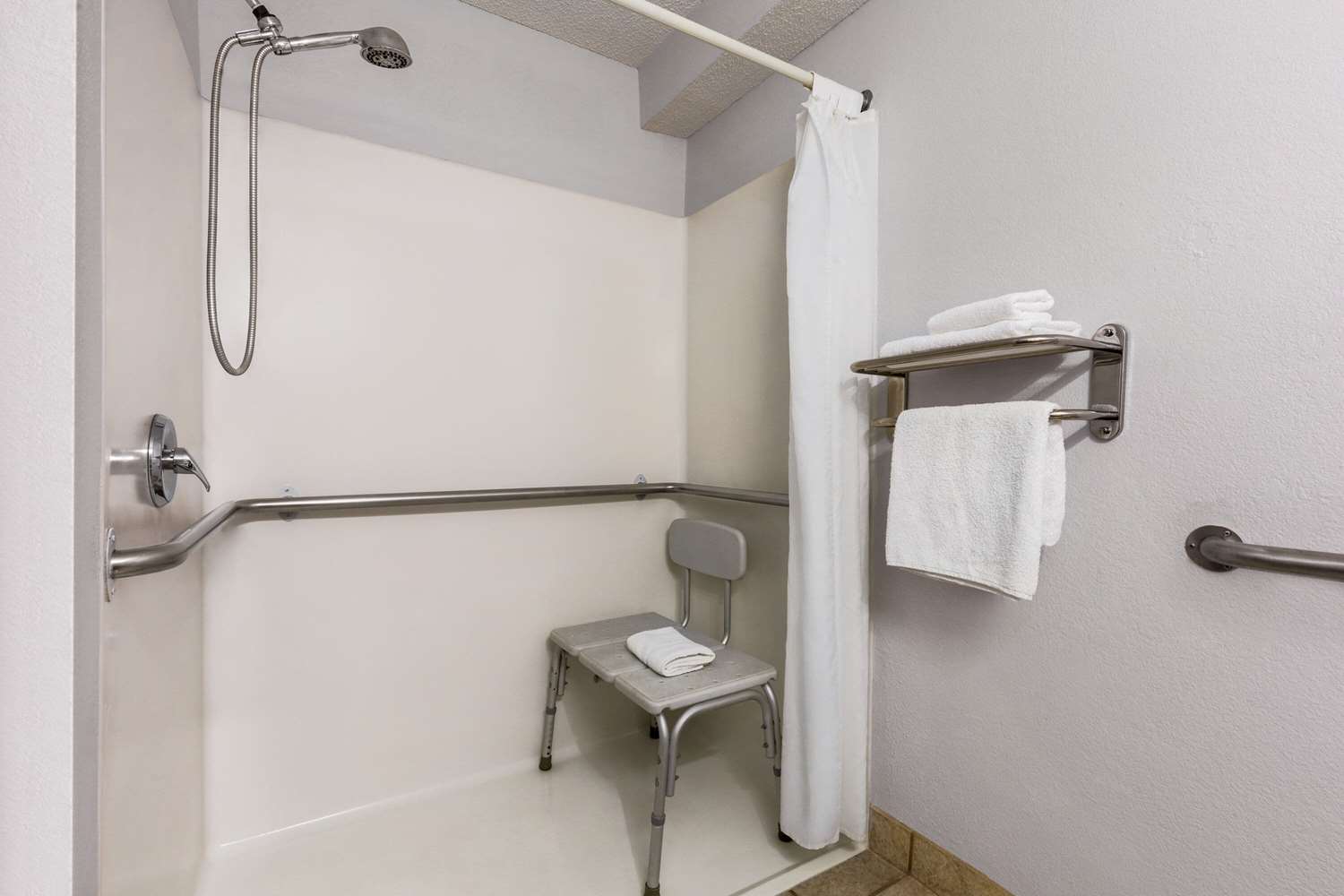 Фото Microtel Inn & Suites by Wyndham Lincoln