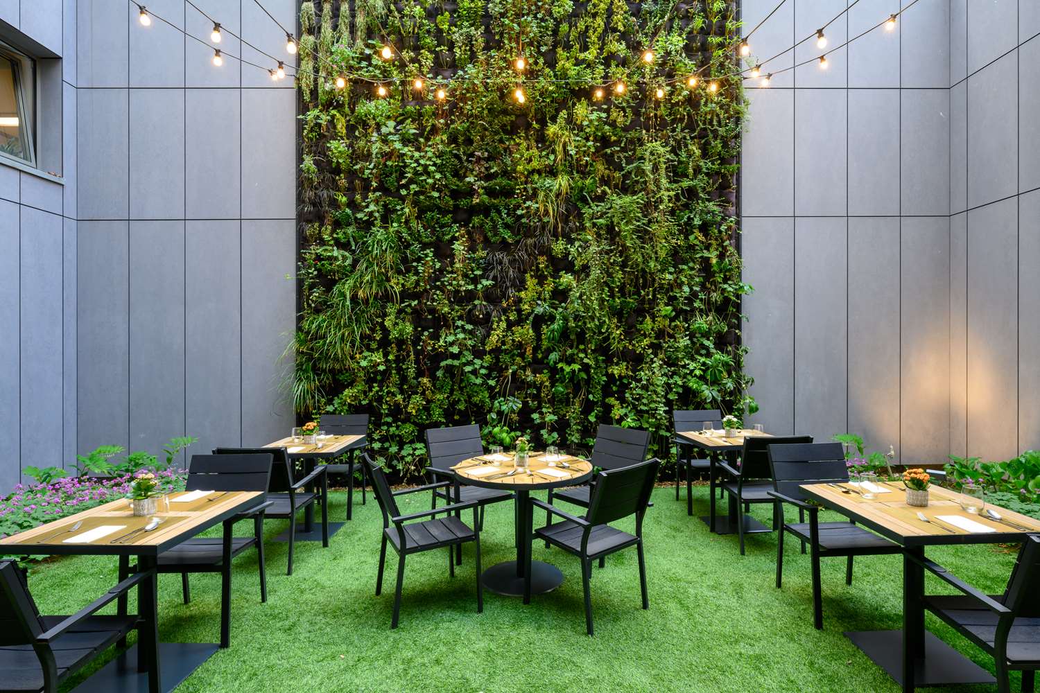 Фото Hilton Garden Inn Budapest City Centre