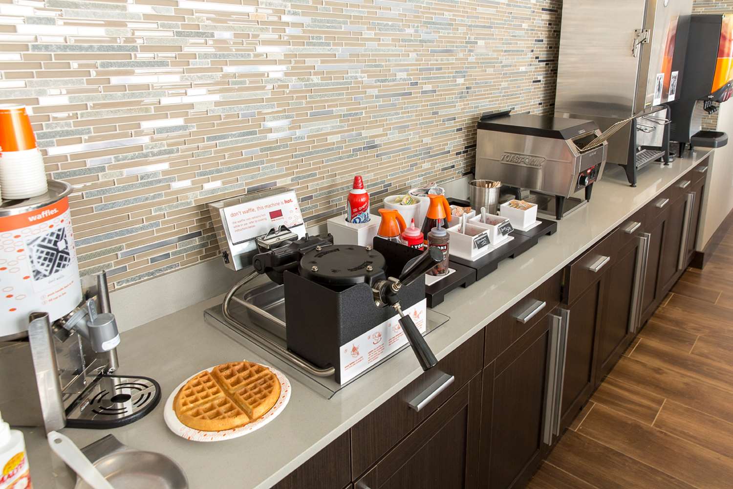 Фото Hampton Inn & Suites Dallas Downtown