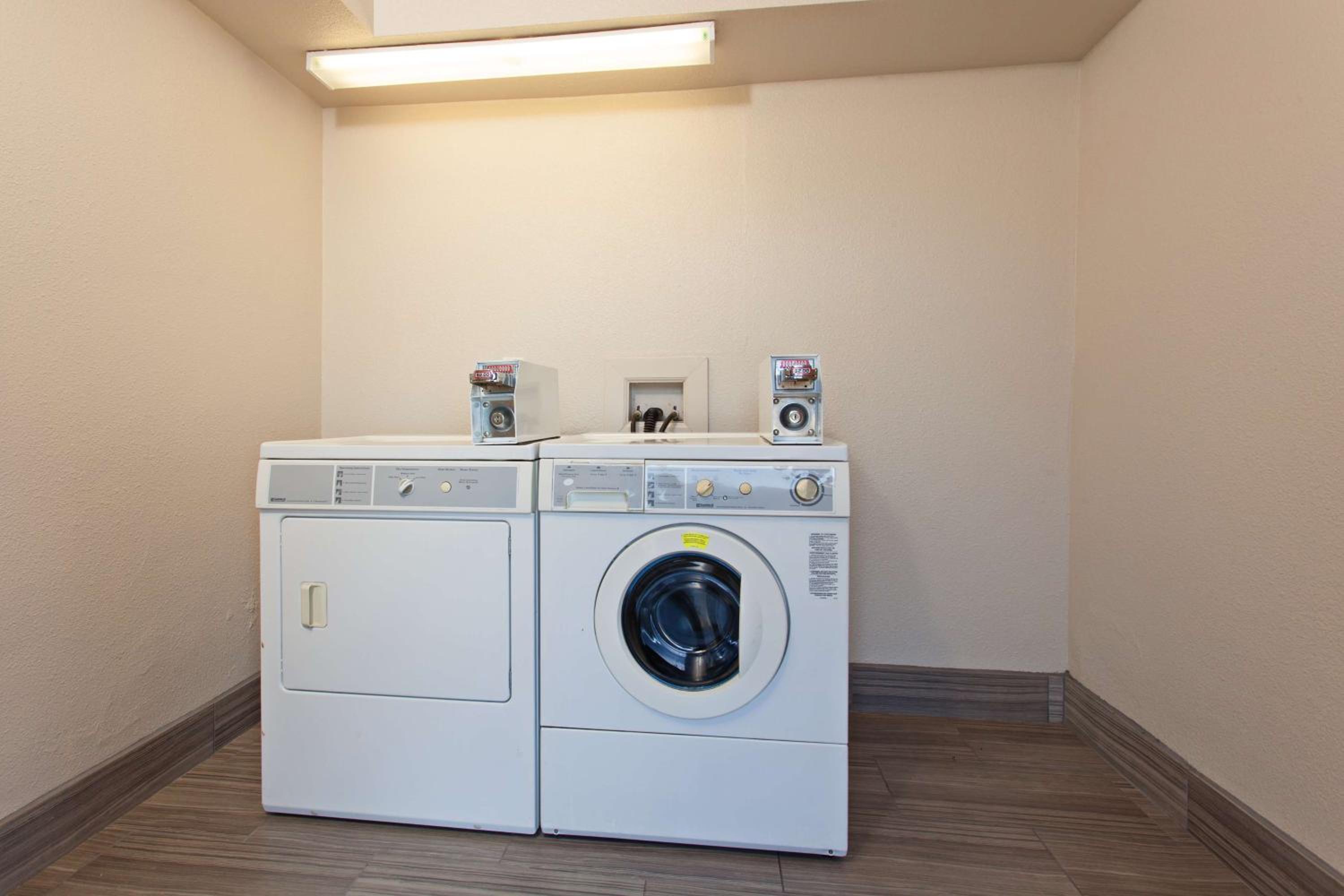 Фото Days Inn by Wyndham Chowchilla Gateway to Yosemite