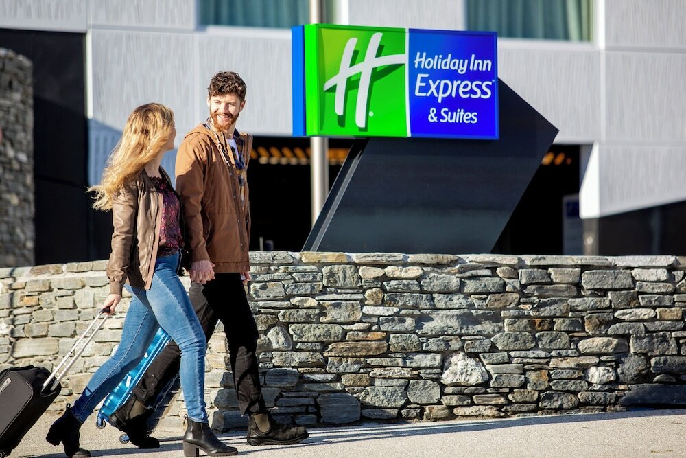 Фото Holiday Inn Express & Suites Queenstown, an Ihg Hotel