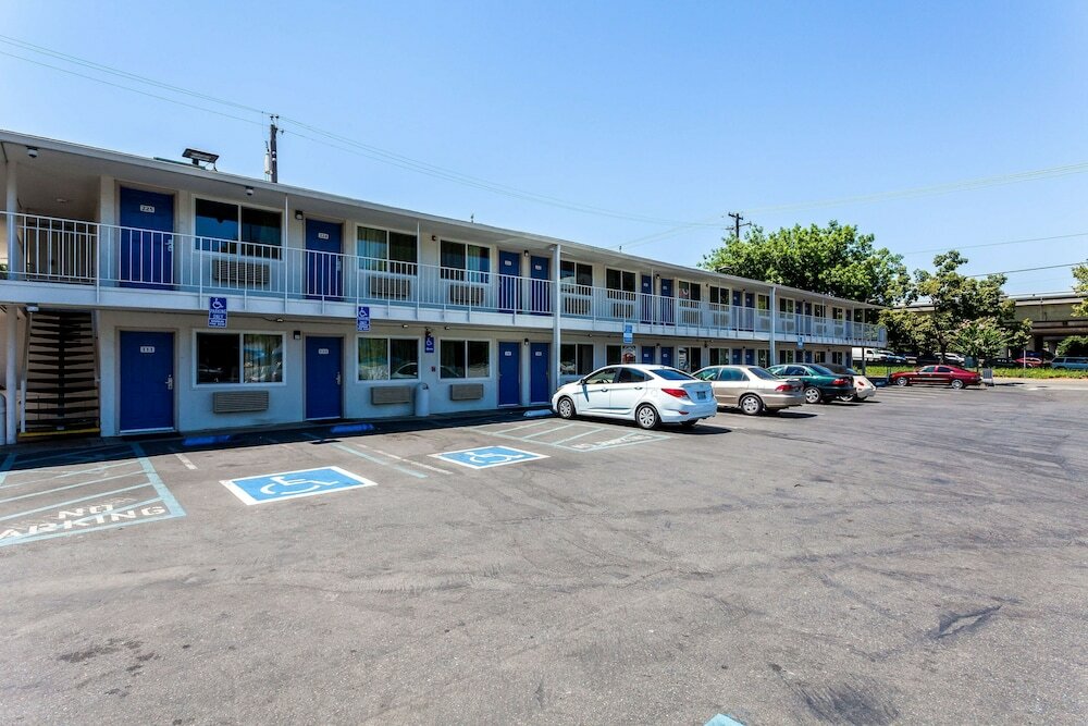 Фото Motel 6 Sacramento, Ca - Downtown