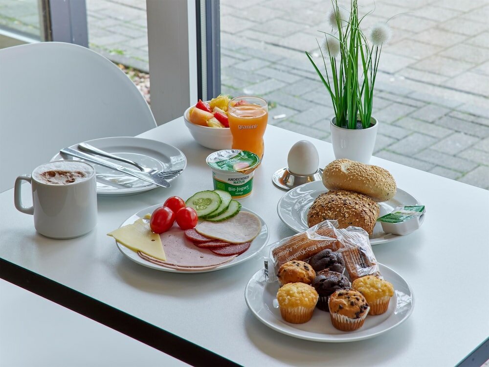 Фото B&b Hotel Saarbrücken-Hbf