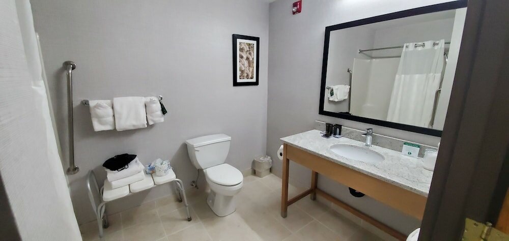 Фото Wingate by Wyndham Lethbridge