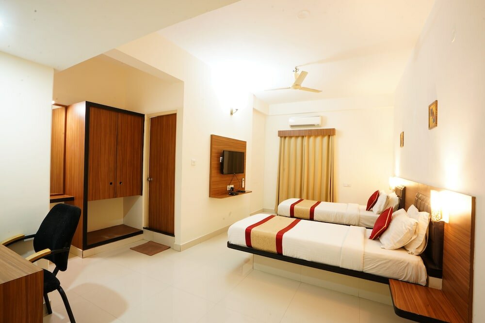 Фото Hotel Grand Bee