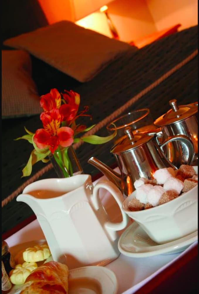 Фото Coulsdon Manor Hotel and Golf Club