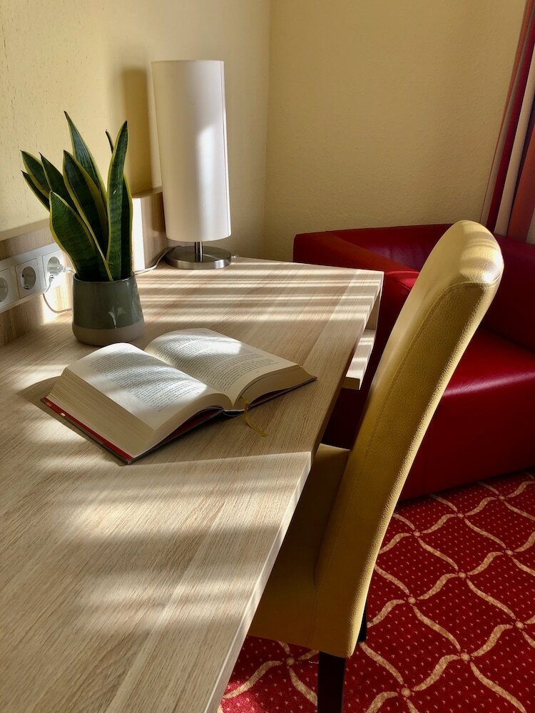 Фото Montana Hotel Köln-Bonn Airport