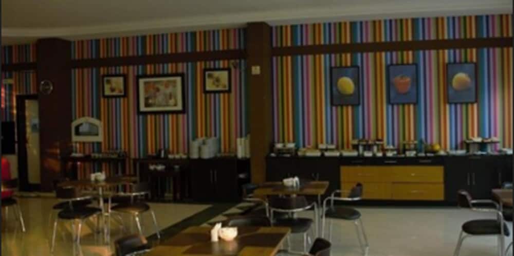 Фото Delcas Hotel