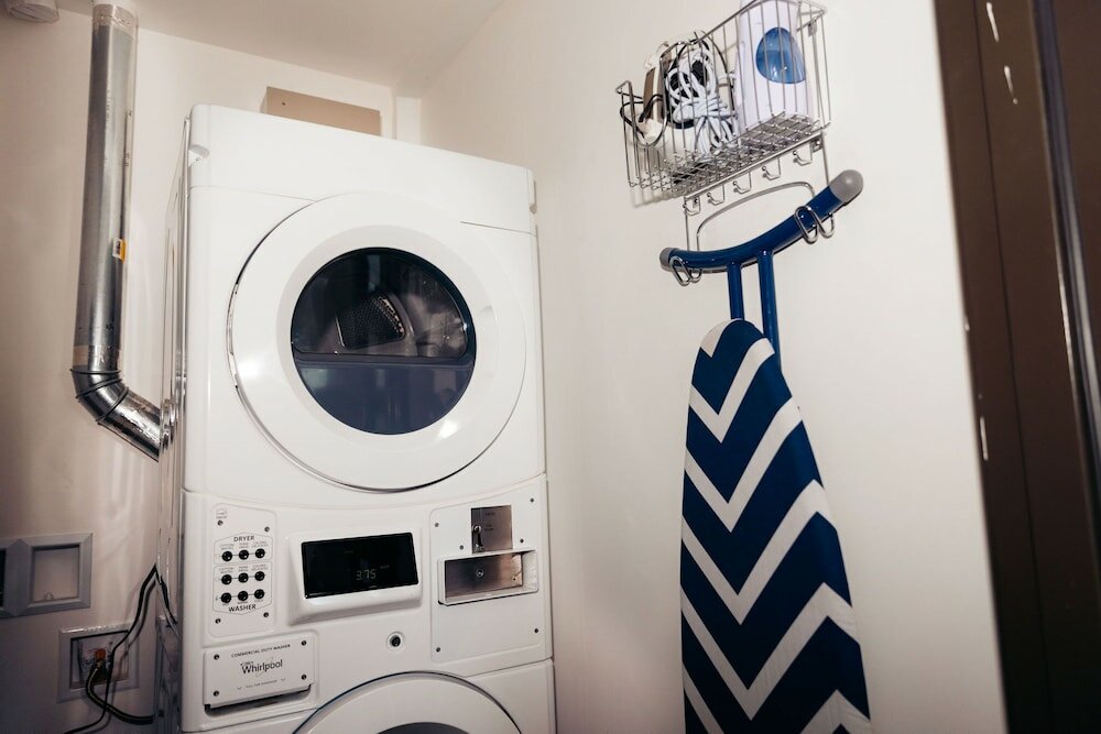 Фото Silverbow Inn Hotel & Suites