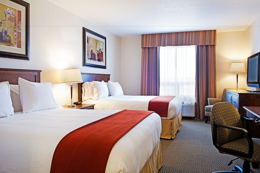 Фото Holiday Inn Express & Suites Drayton Valley