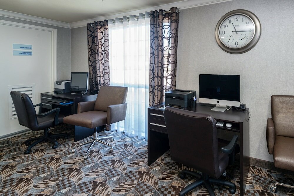 Фото Holiday Inn Express & Suites Santa Clara, an Ihg Hotel