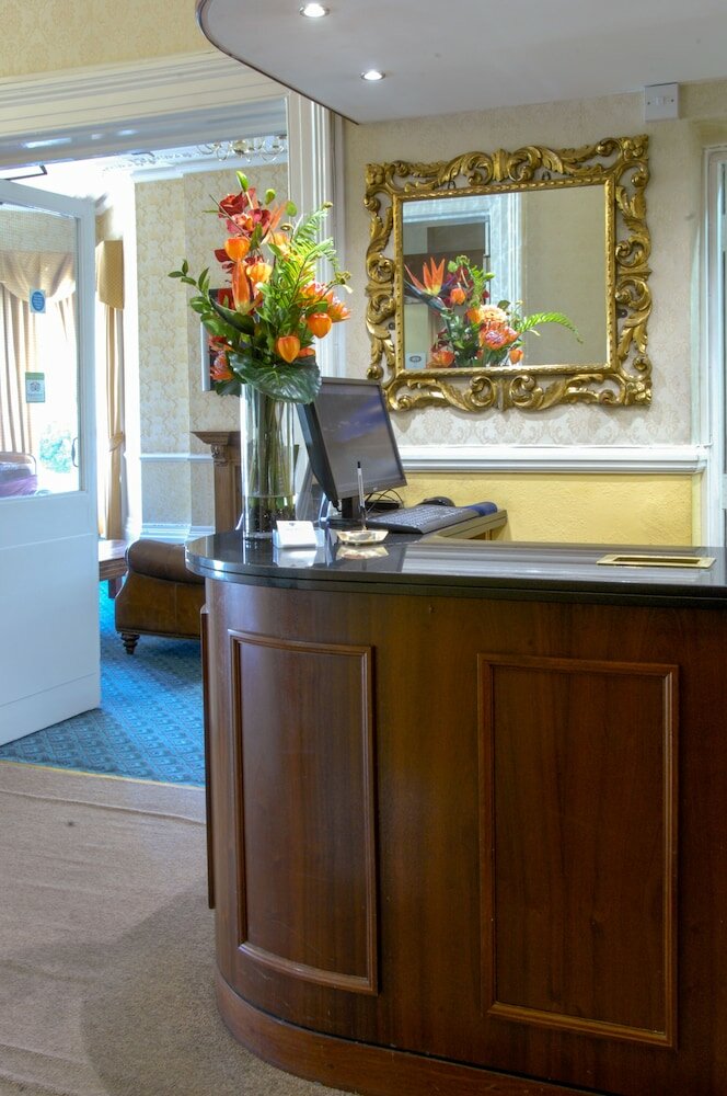 Фото New Westcliff Hotel