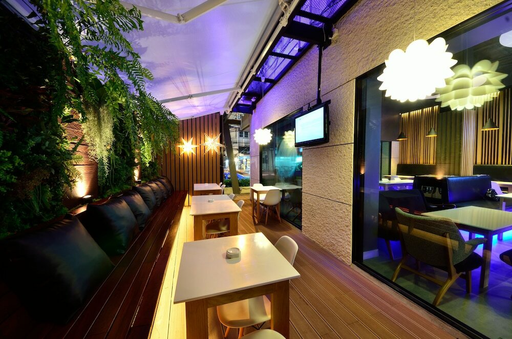 Фото Bizotel Premier Hotel & Residence