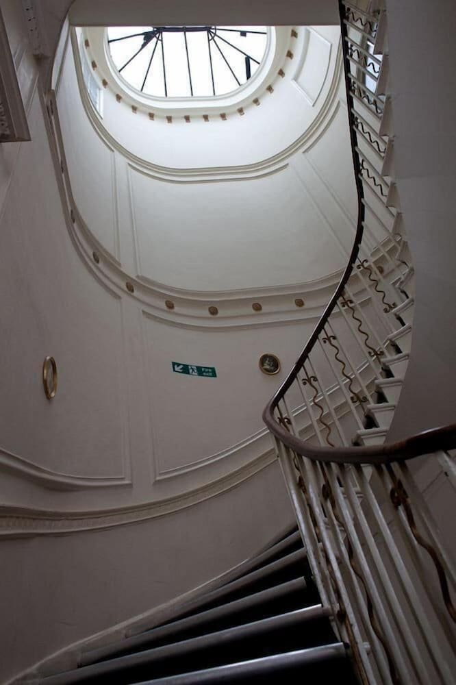 Фото Rose Court Hotel