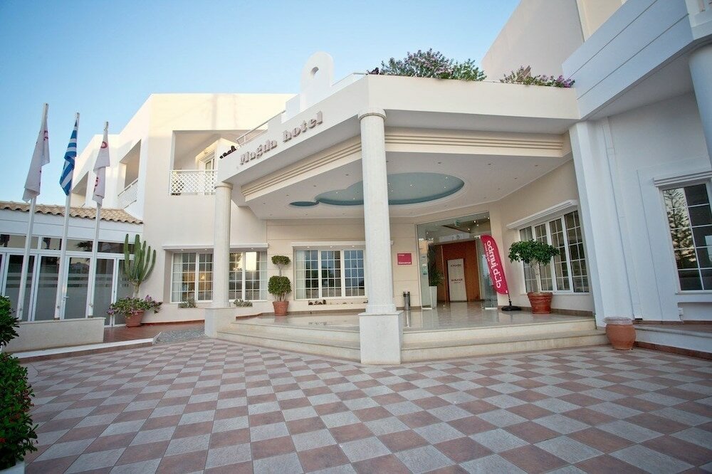 Фото отеля 2