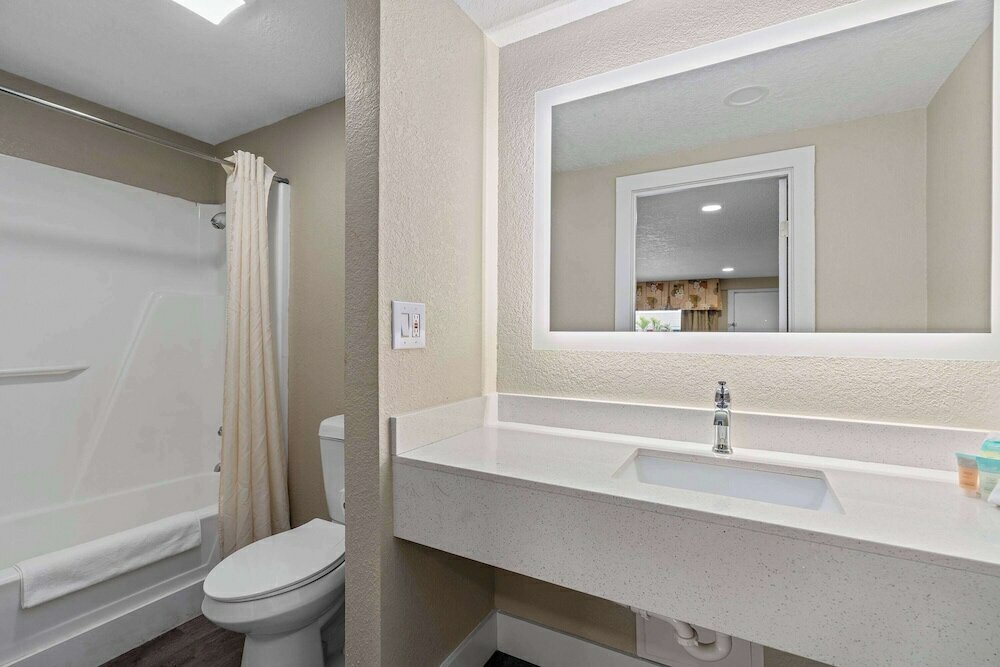 Фото Travelodge by Wyndham Kissimmee/Orlando