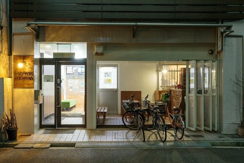 Внешний вид отеля J-Hoppers Hiroshima Guesthouse в Хиросиме, фото 2