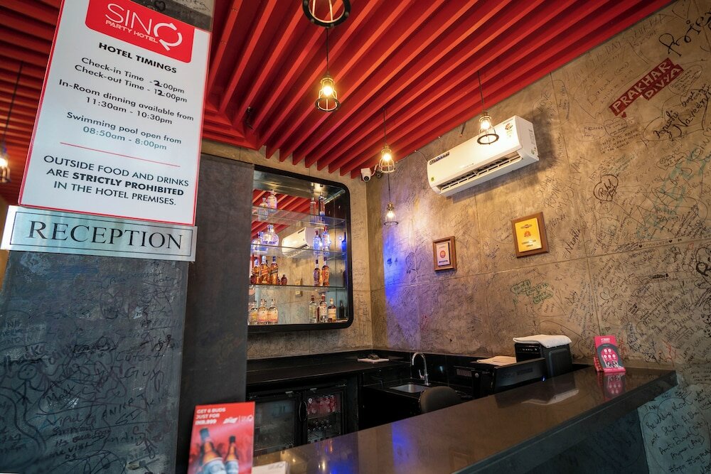 Фото SinQ Party Hotel