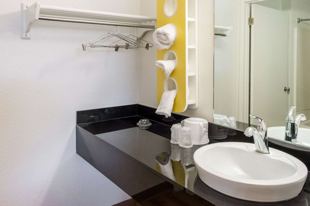 Фото Motel 6 Bakersfield, Ca - East