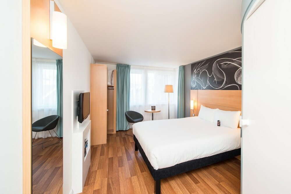 Фото ibis Edinburgh Centre South Bridge  Royal Mile