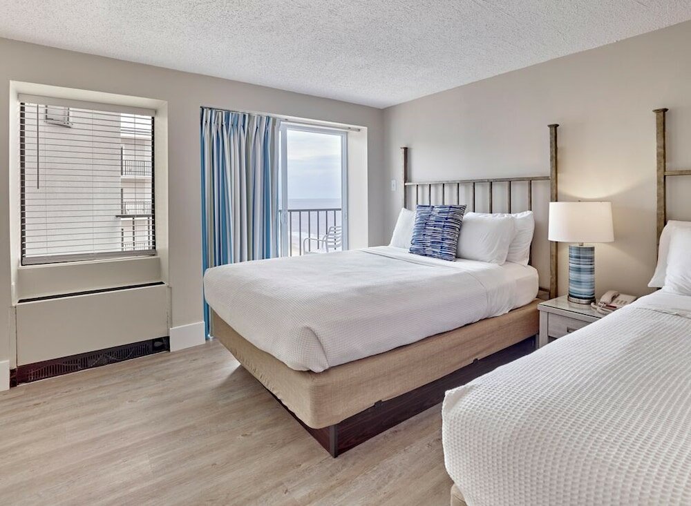 Фото Henlopen Hotel