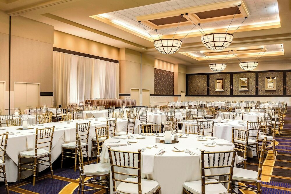 Фото Sheraton Overland Park Hotel at the Convention Center