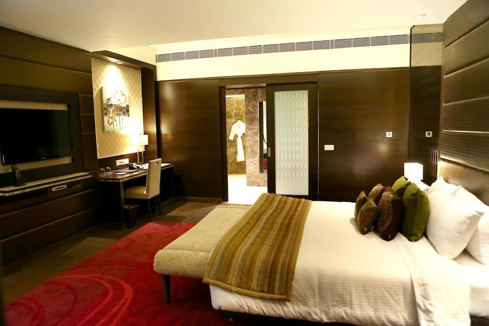 Фото The Landmark Hotel