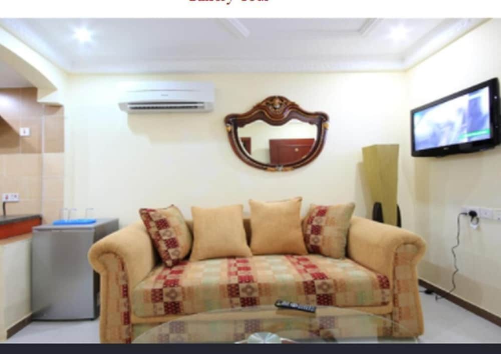 Фото Sdm Tavern and Suites