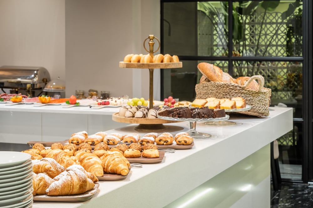 Фото Arya Stadium Hotel