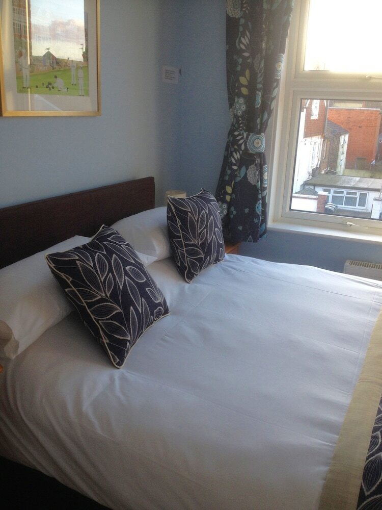 Фото By The Sea Bed and Breakfast