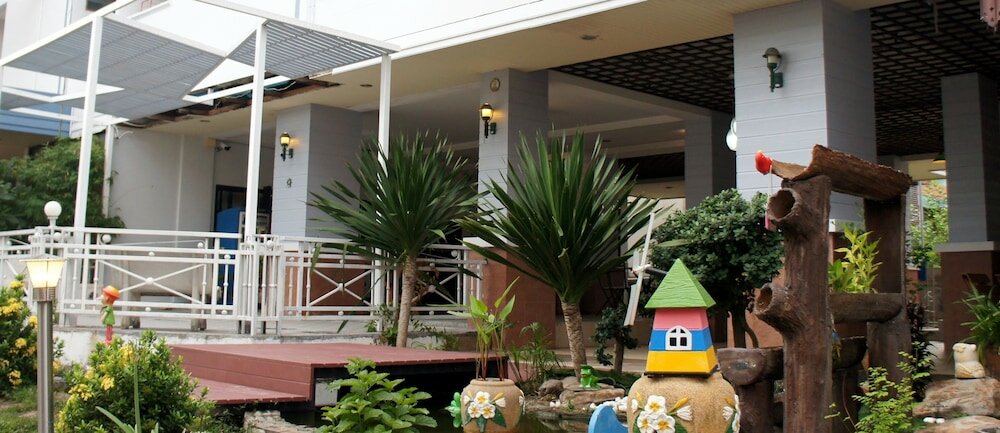 Фото Benjamart Residence