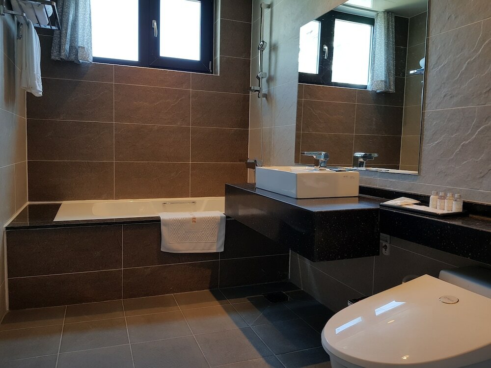 Фото Suntree Hotel