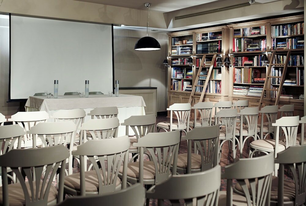 Фото Kinsterna Hotel