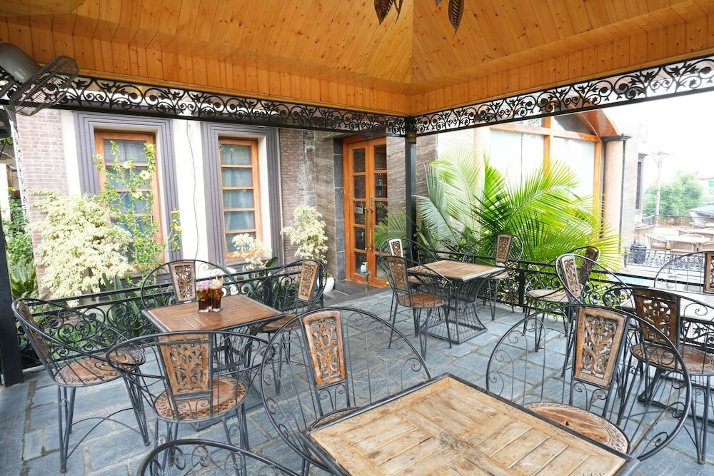 Фото Sterling Banquet and Hotel