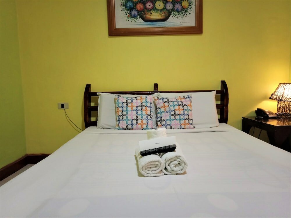 Фото La Gracia Apartelle Tagaytay