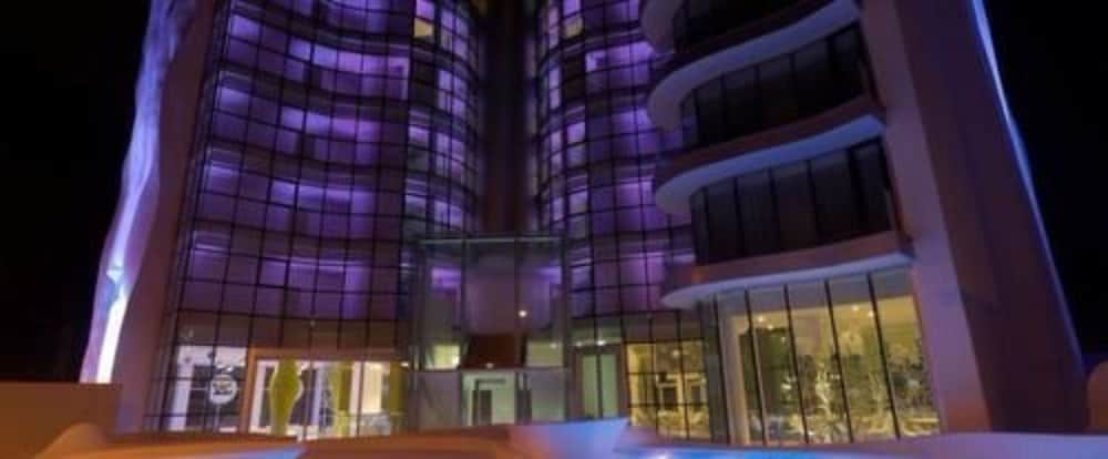 Фото I-Suite Hotel