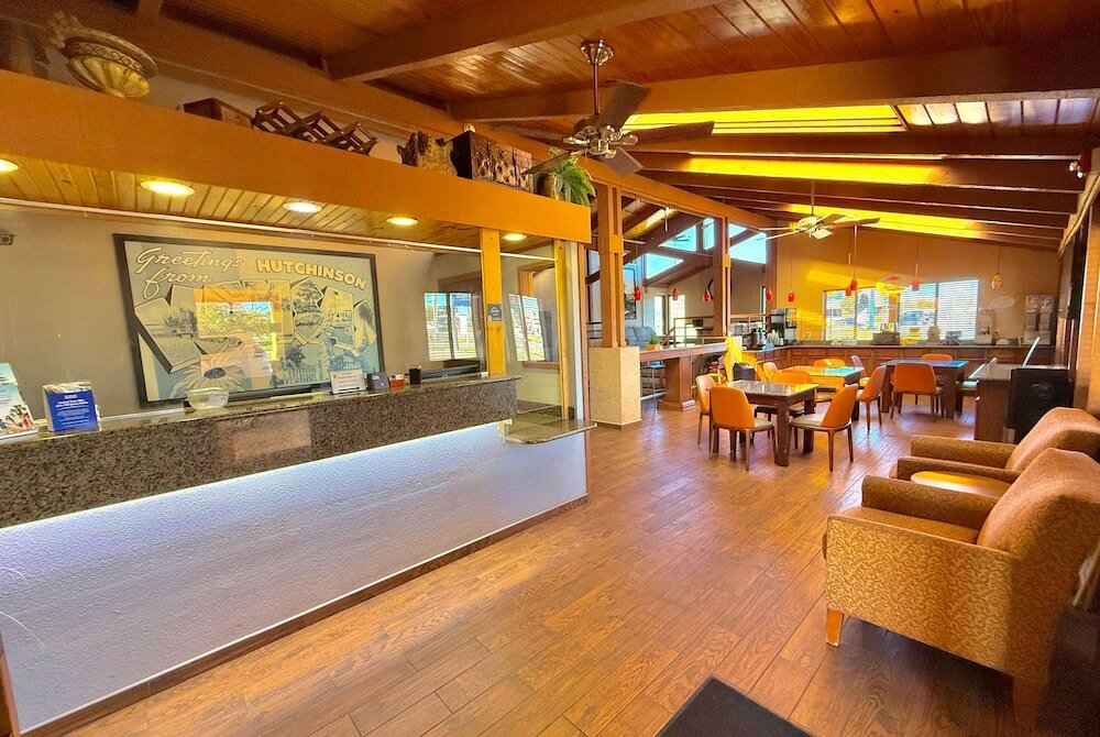 Фото Super 8 by Wyndham Hutchinson