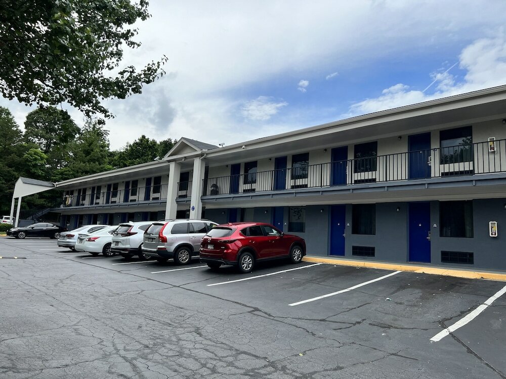 Фото Days Inn by Wyndham College Park Airport Best Road