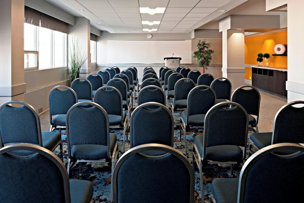 Фото Delta Hotels by Marriott Edmonton South Conference Centre
