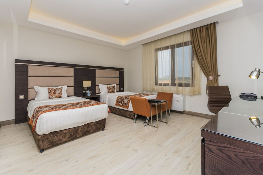 Фото Отель The Athena